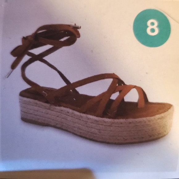 Universal Tread Tan lace up Flats - Picture 3 of 3